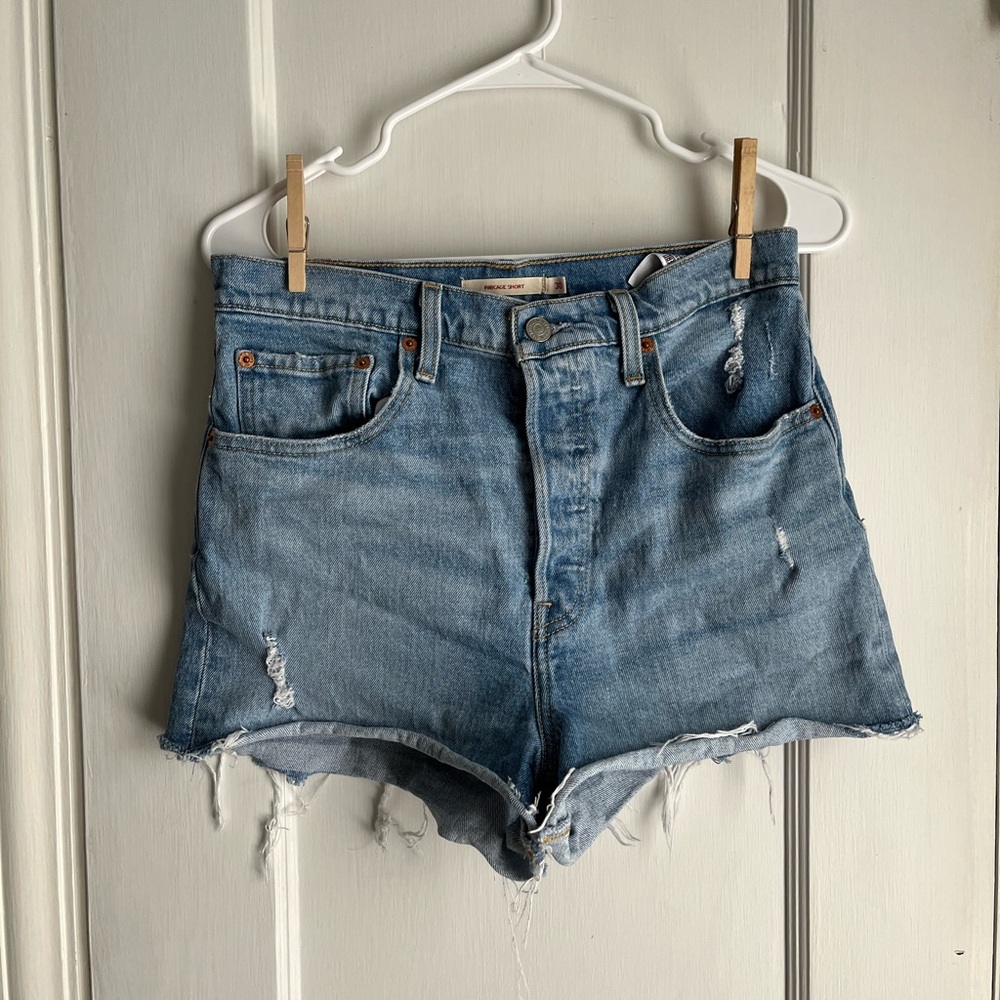 Levi’s Ribcage Shorts